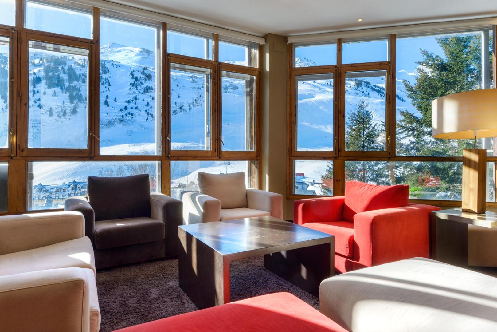 Communal lounge/ TV room