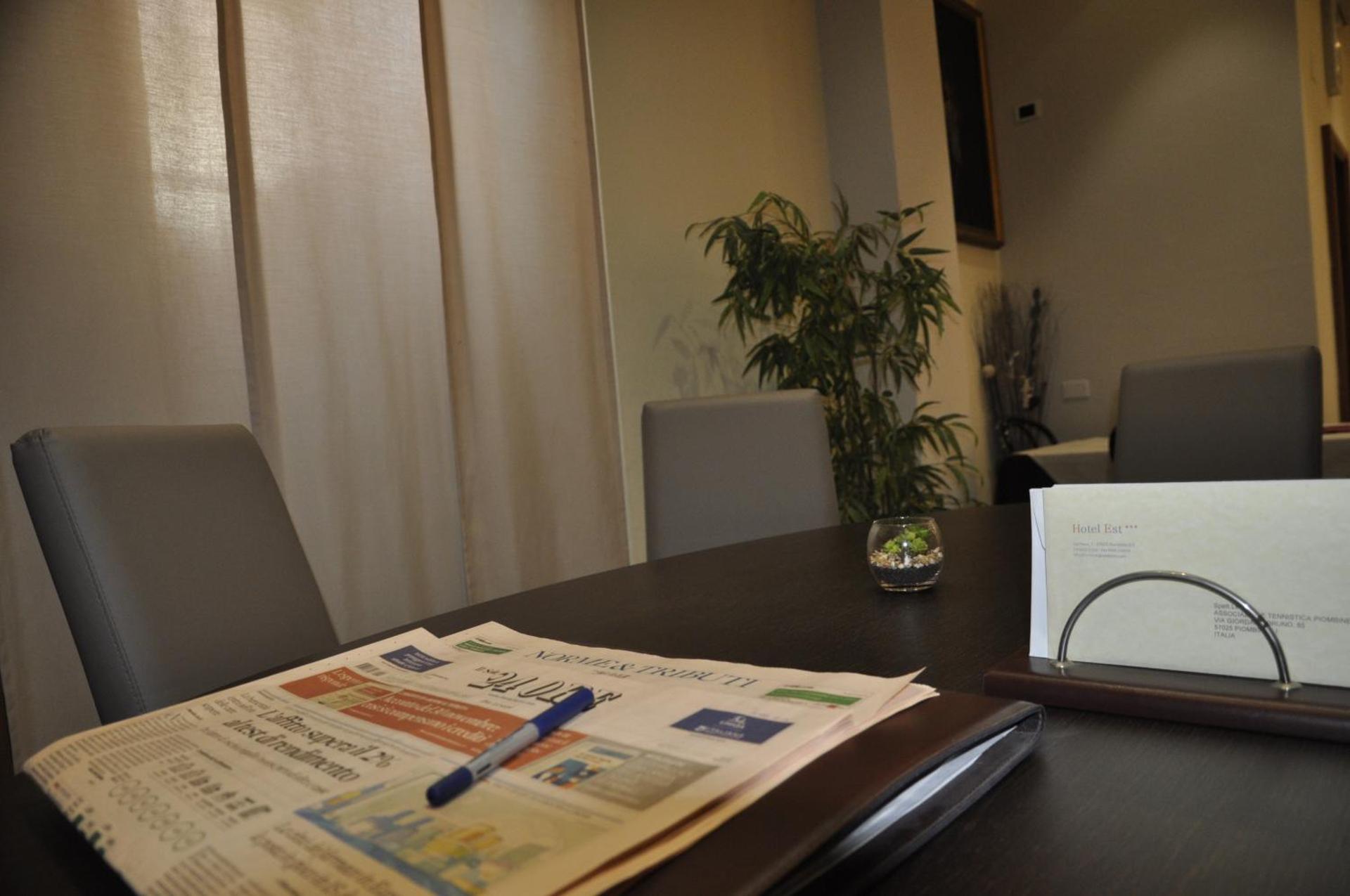 Communal lounge/ TV room