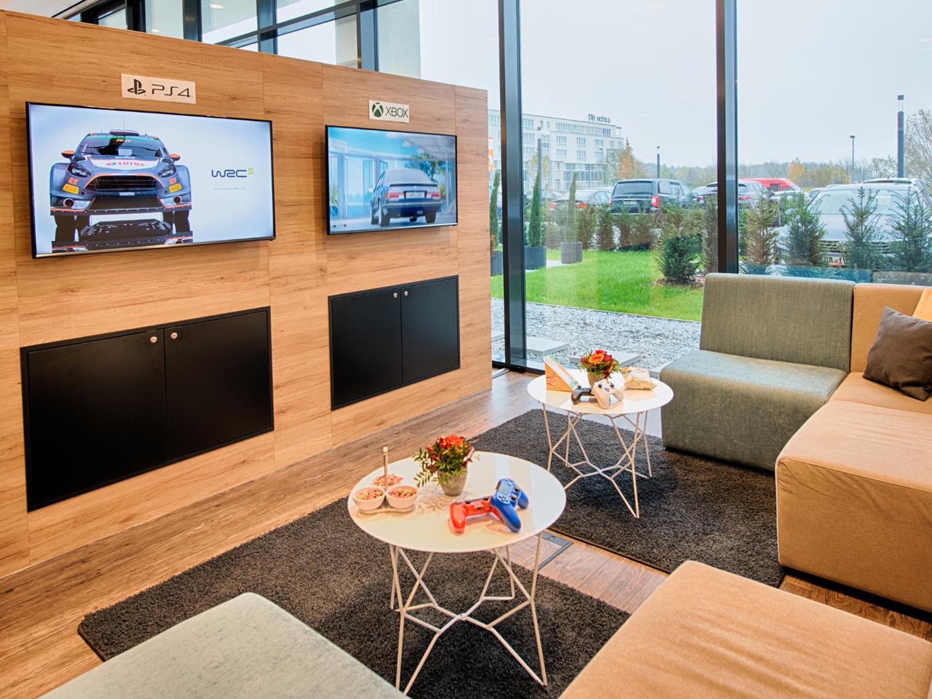 Communal lounge/ TV room