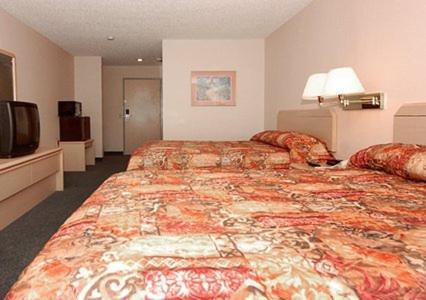 Queen Room with Two Queen Beds - Non-Smoking