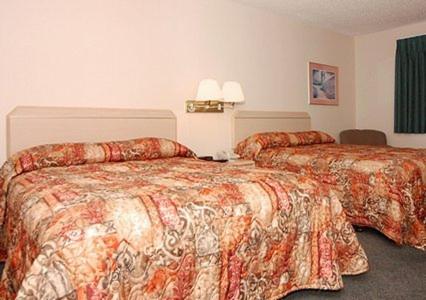 Queen Room with Two Queen Beds - Non-Smoking