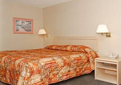 Standard King Room - Non-Smoking 