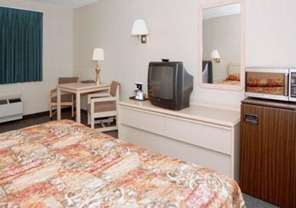 Standard King Room - Non-Smoking 