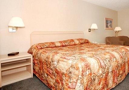 Standard King Room - Non-Smoking 