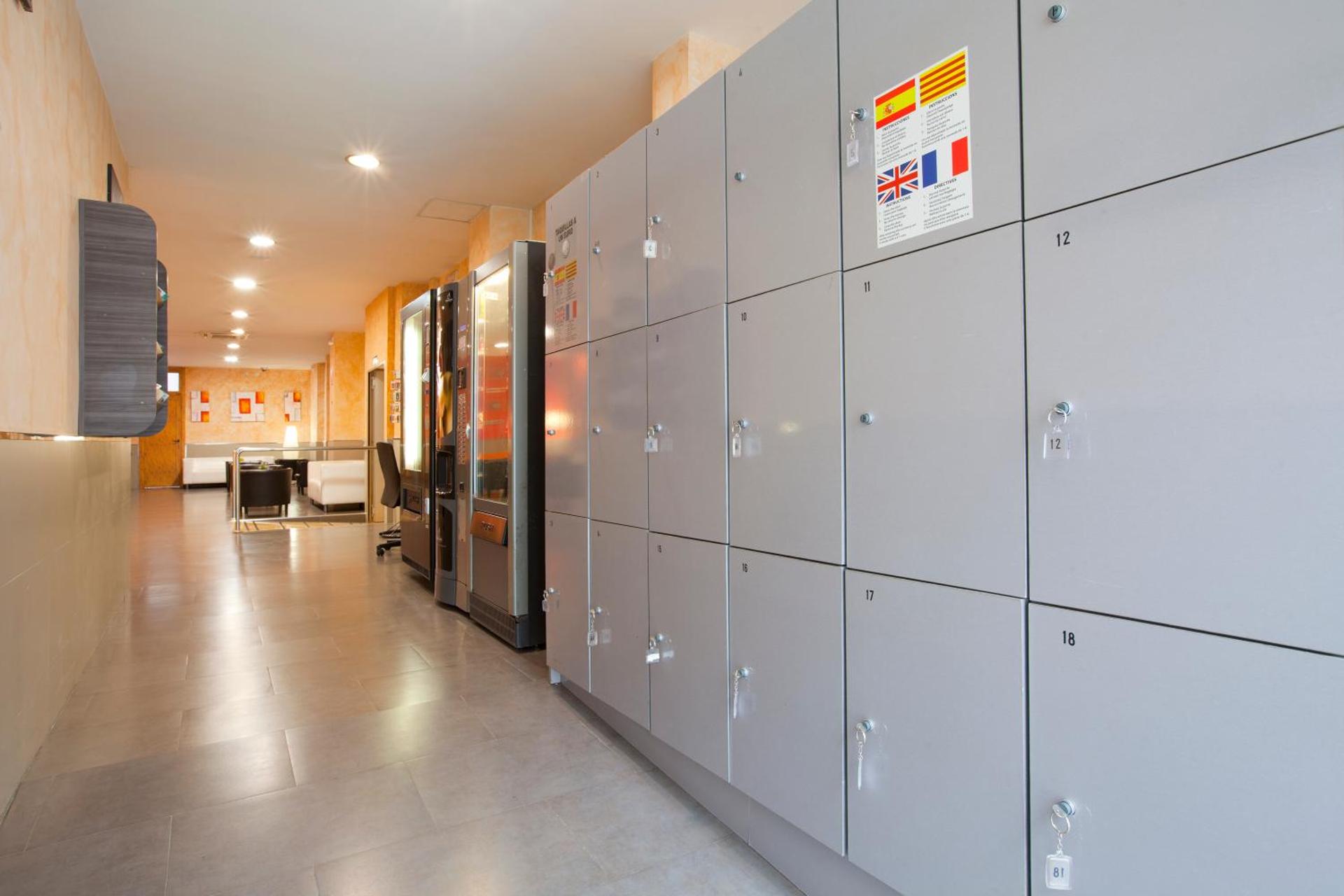 Communal lounge/ TV room