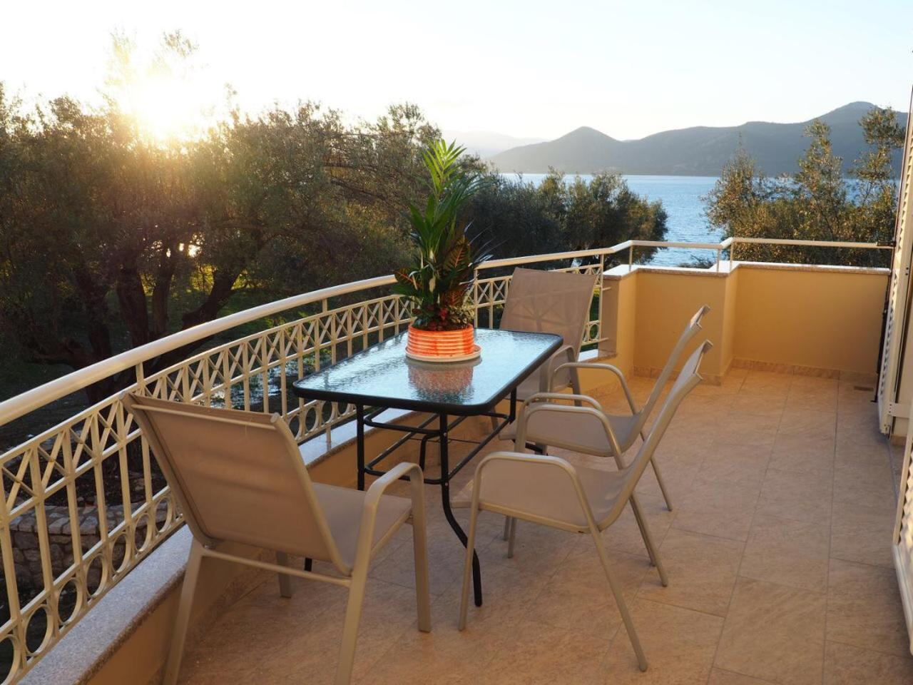 Kanellos luxury apartments