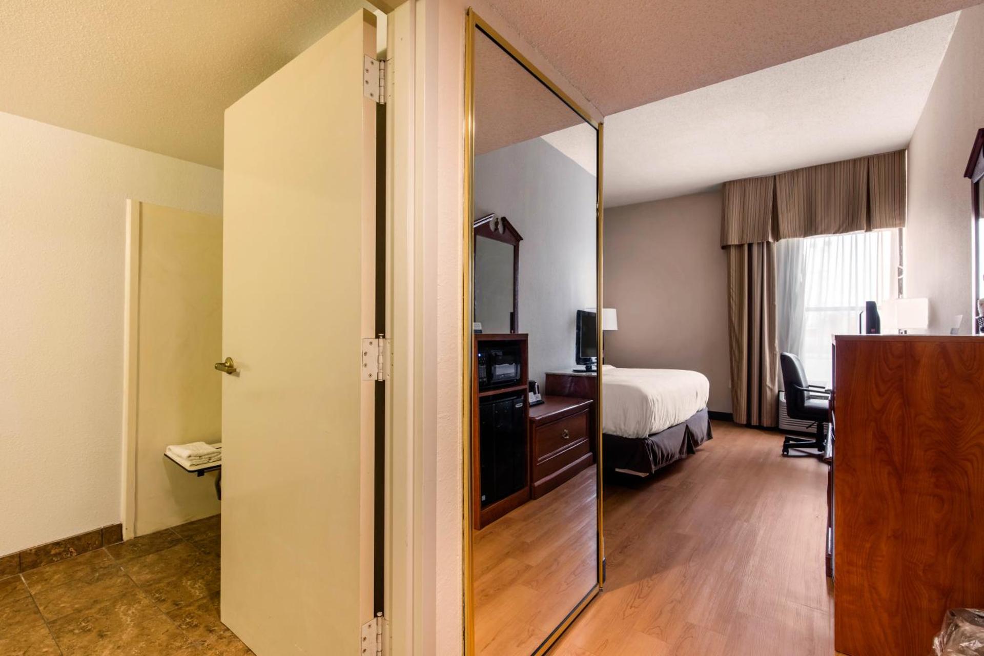 King Room - Disability Access/Non-Smoking