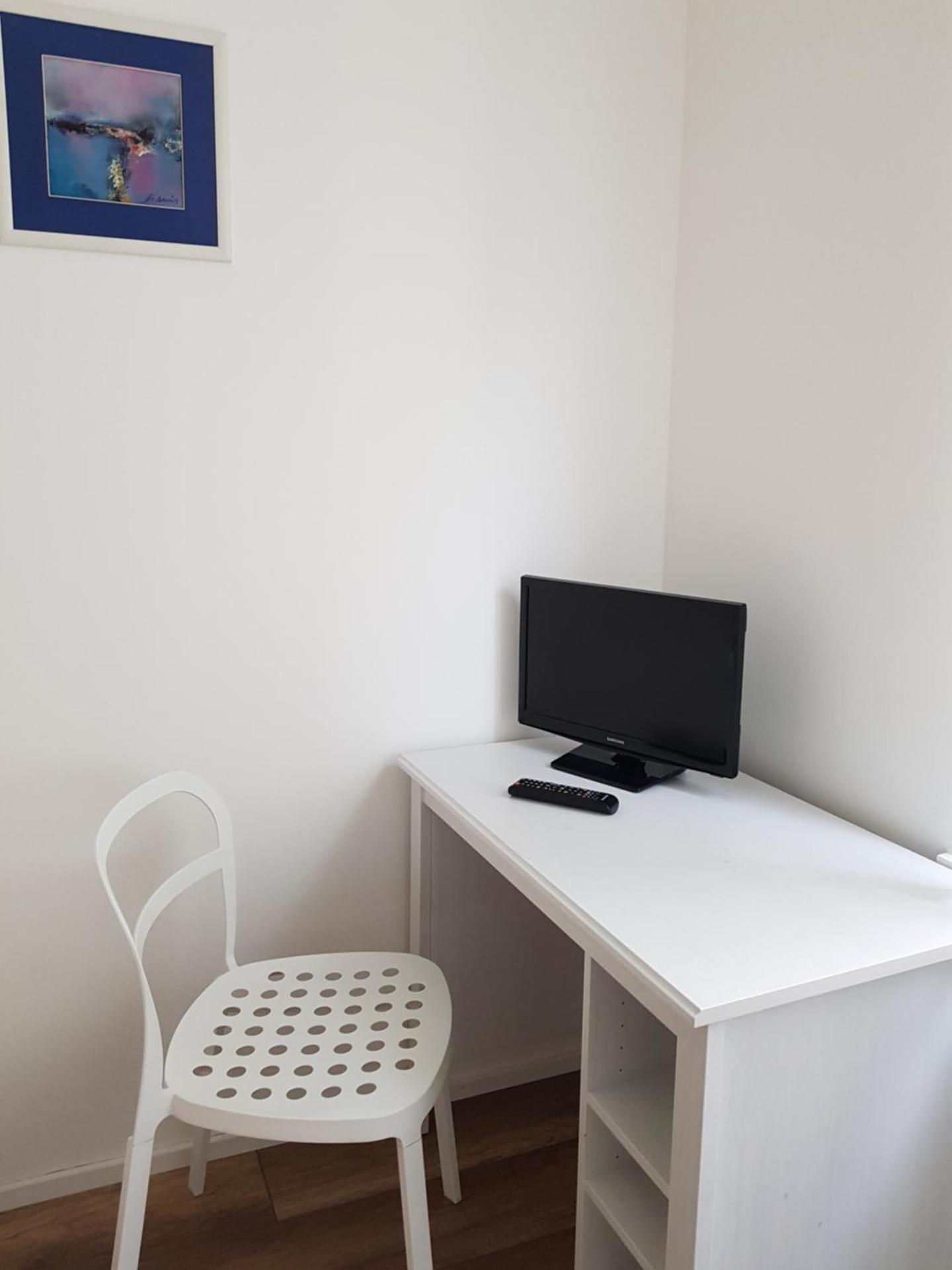 Budget Single Room with Shared Toilet