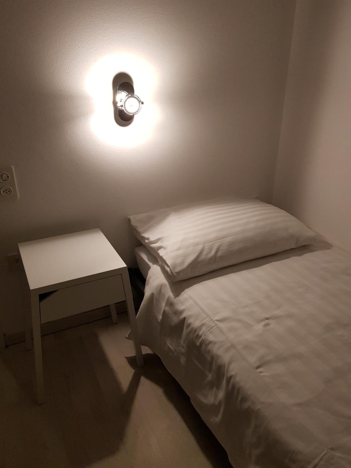 Budget Single Room with Shared Toilet