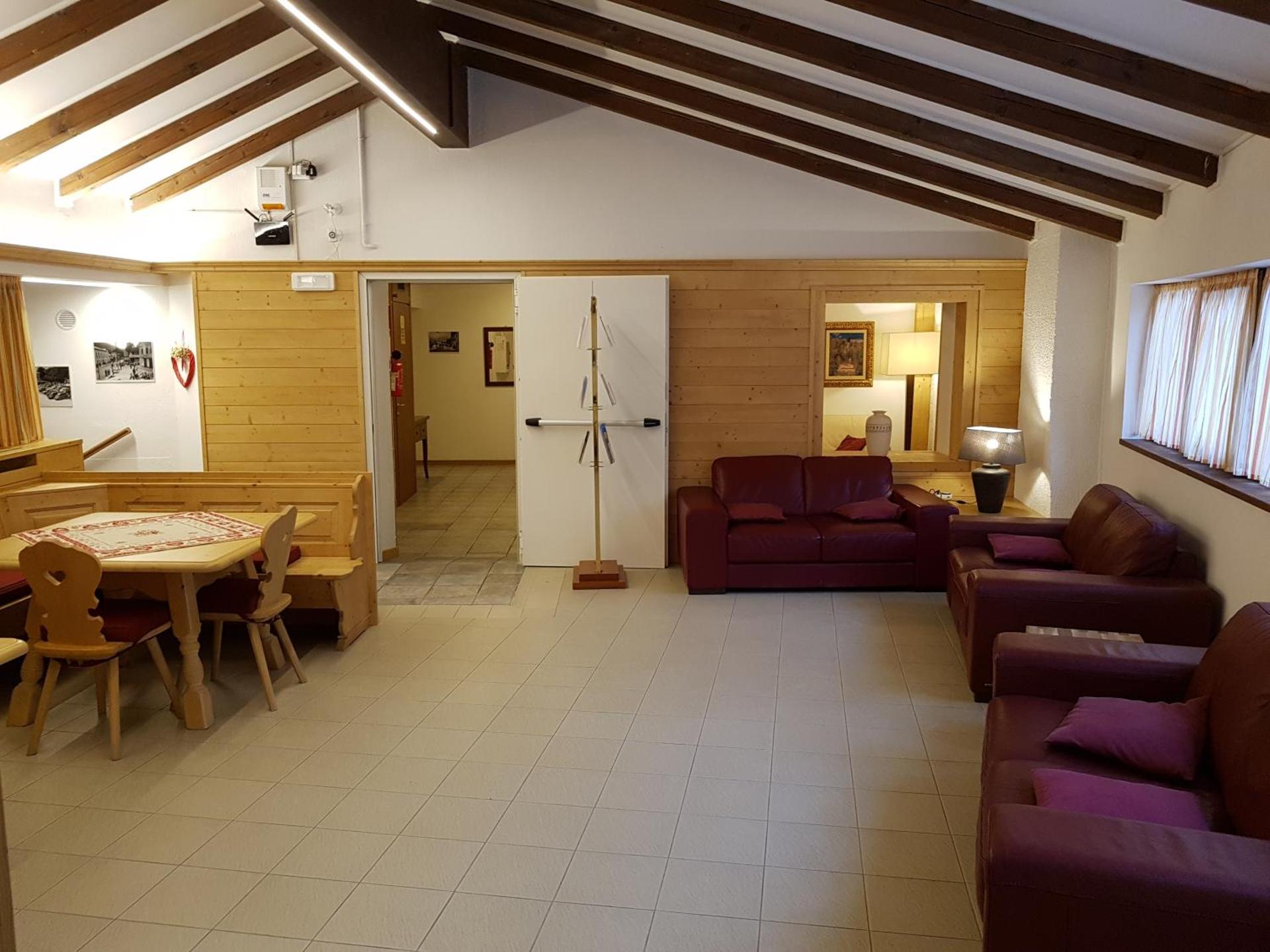 Communal lounge/ TV room