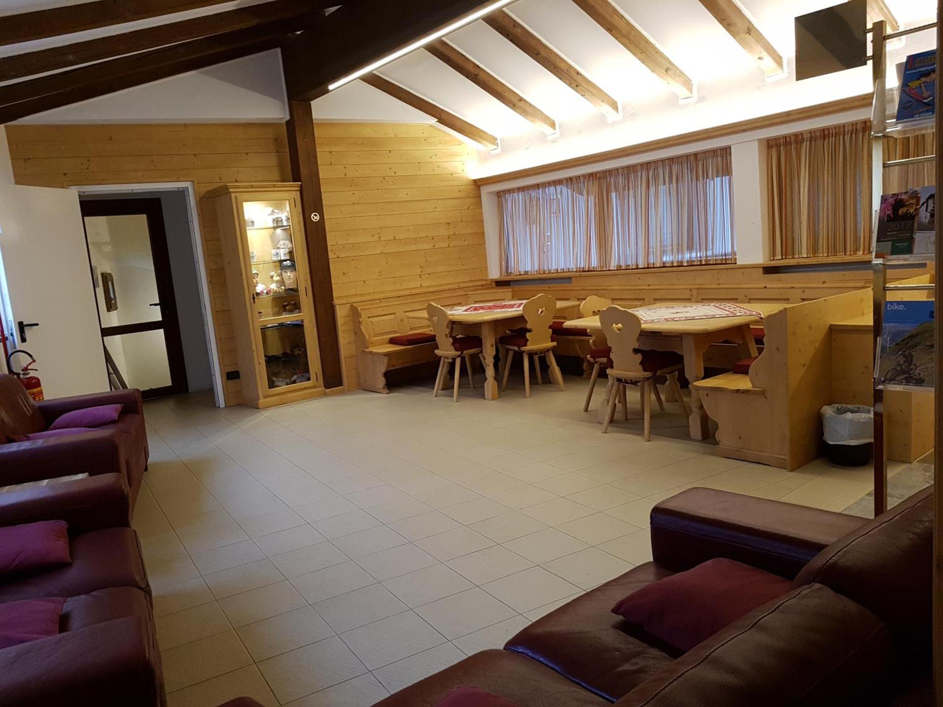 Communal lounge/ TV room