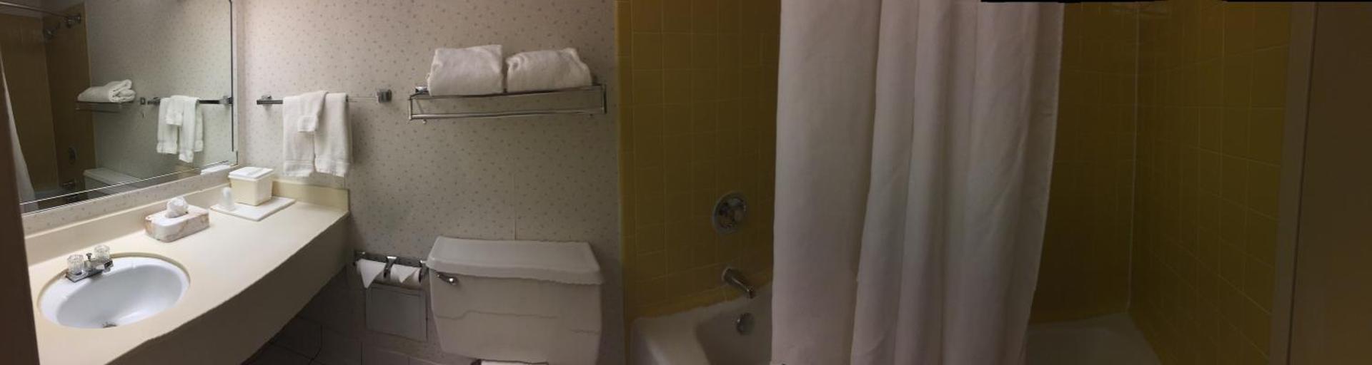 Mystic River Hotel & Suites