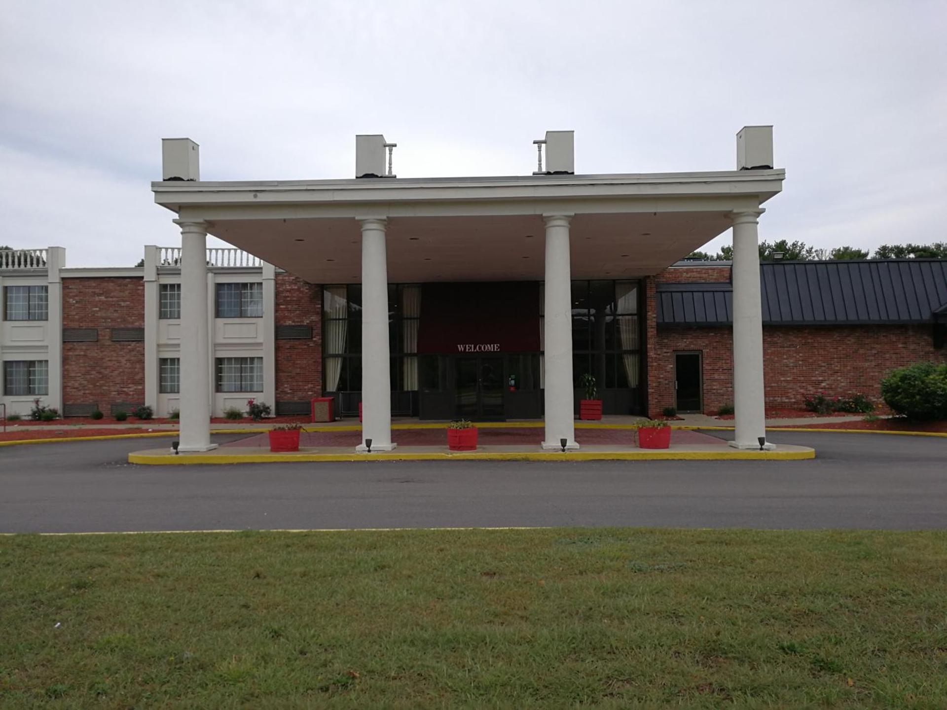 Mystic River Hotel & Suites