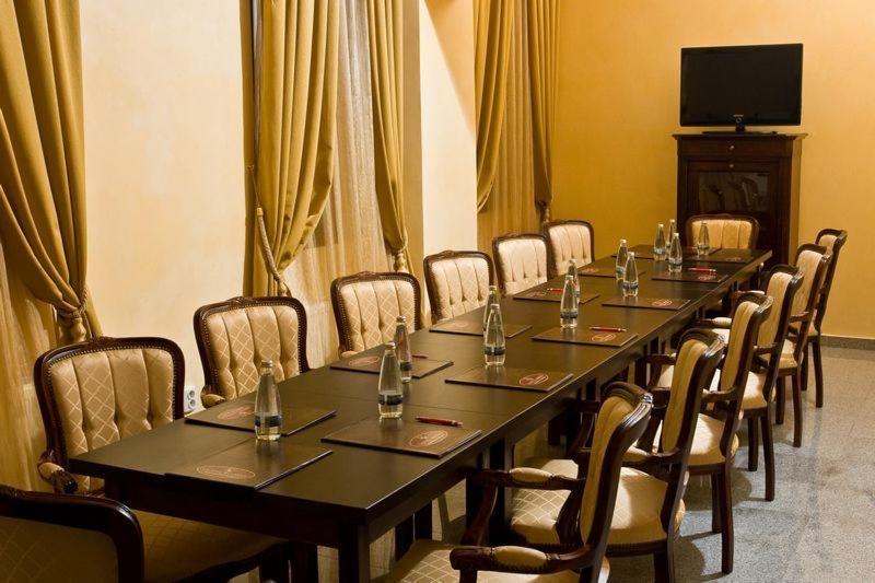 Meeting/conference room