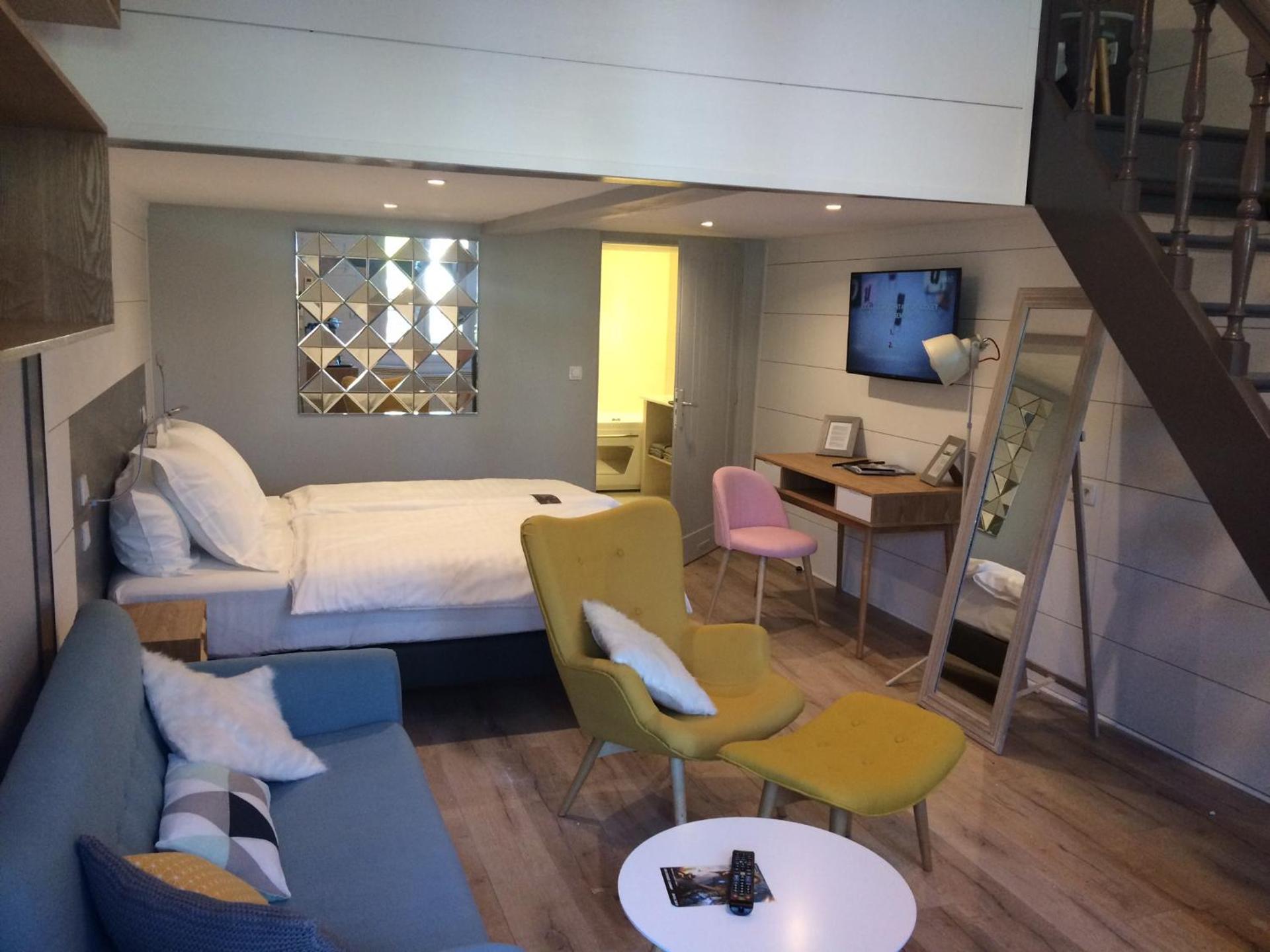 Photo of the whole room