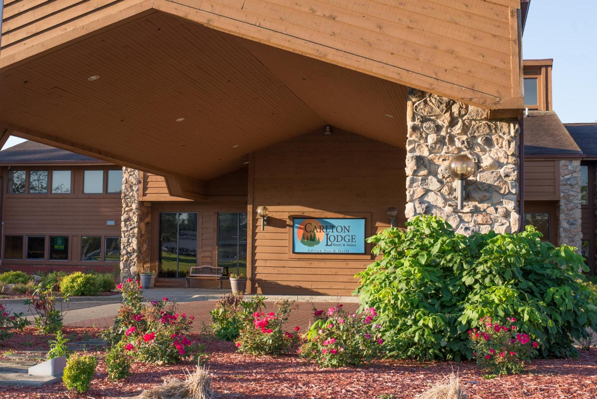 Carlton Lodge Hotel and Suites