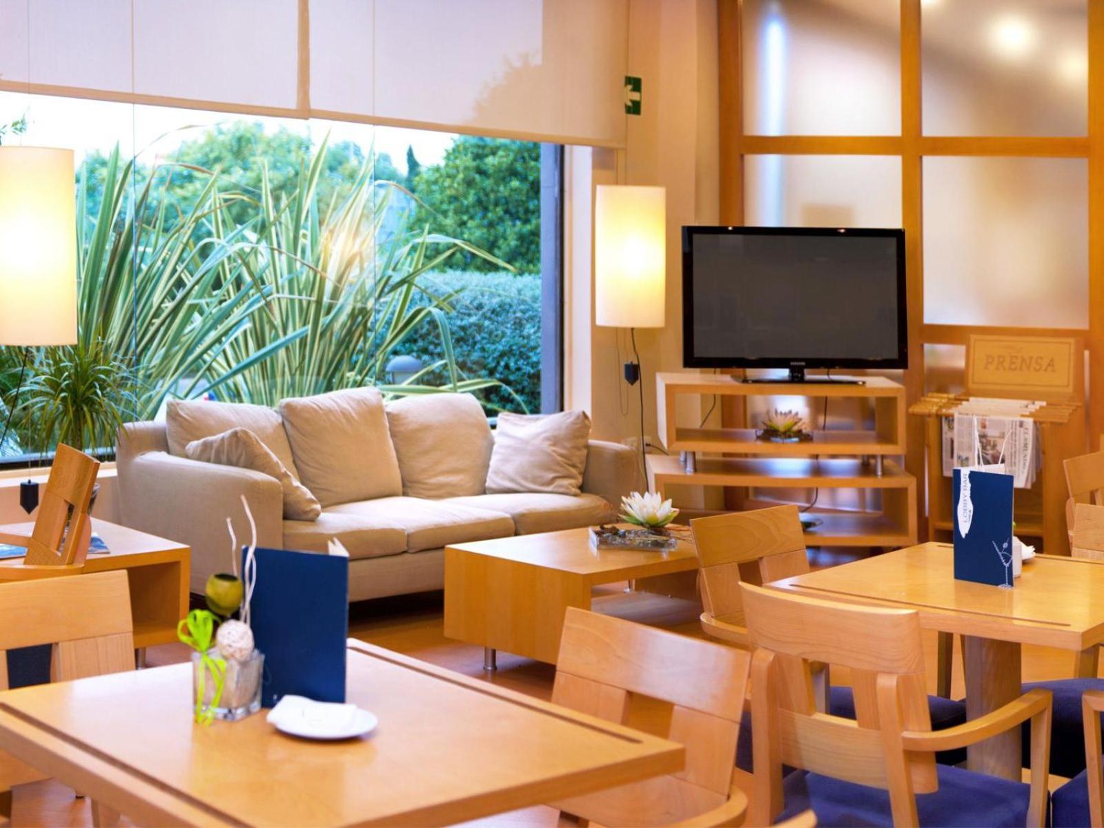 Communal lounge/ TV room