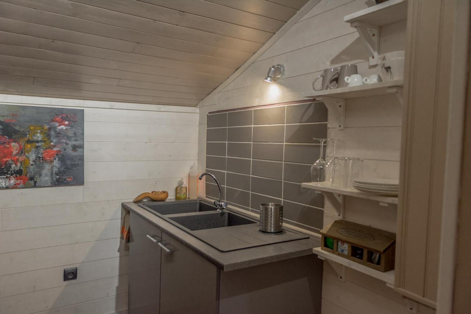 Kitchen or kitchenette