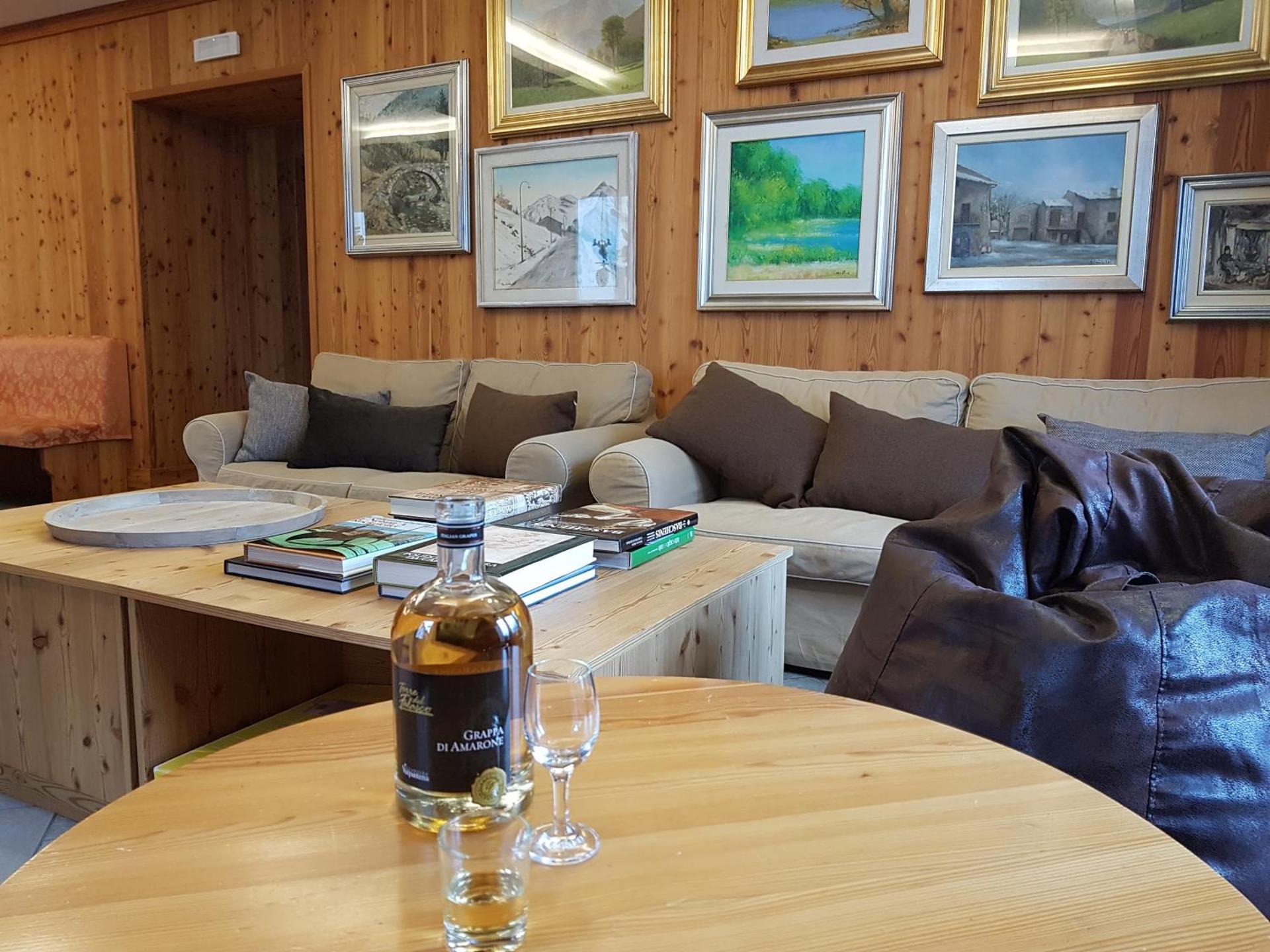 Communal lounge/ TV room