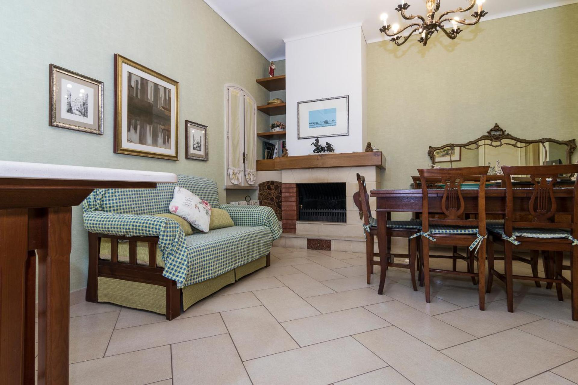 Communal lounge/ TV room