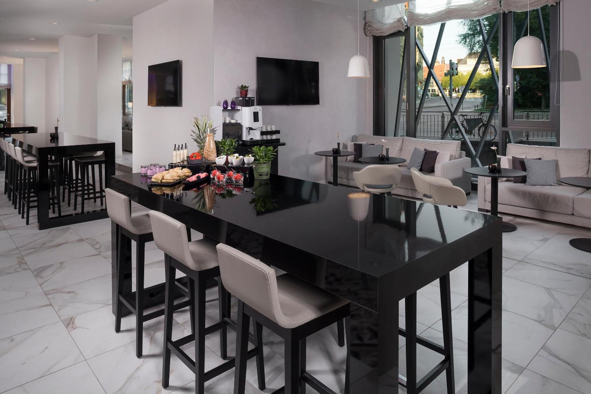 Communal lounge/ TV room