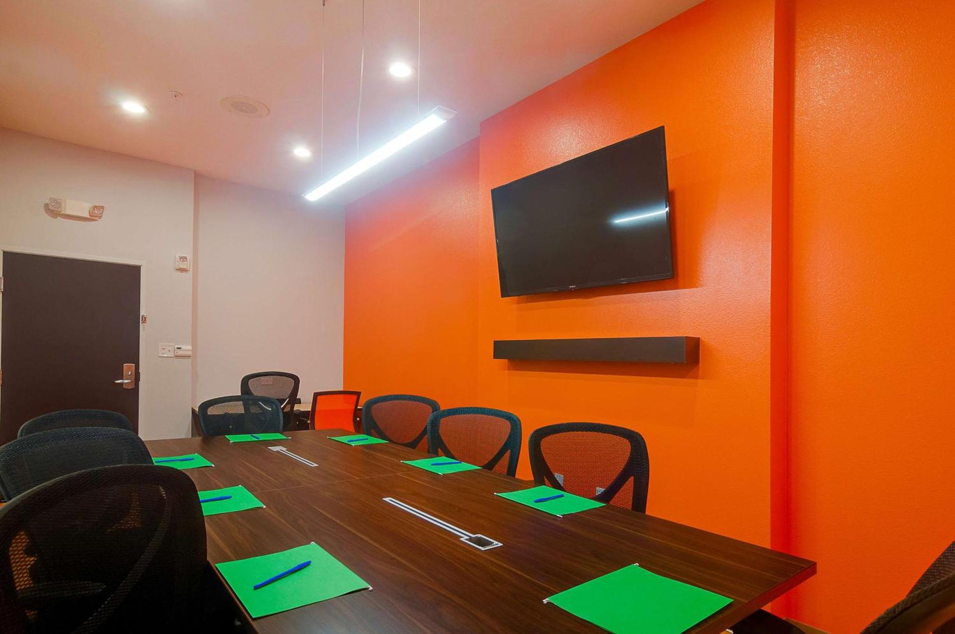 Communal lounge/ TV room