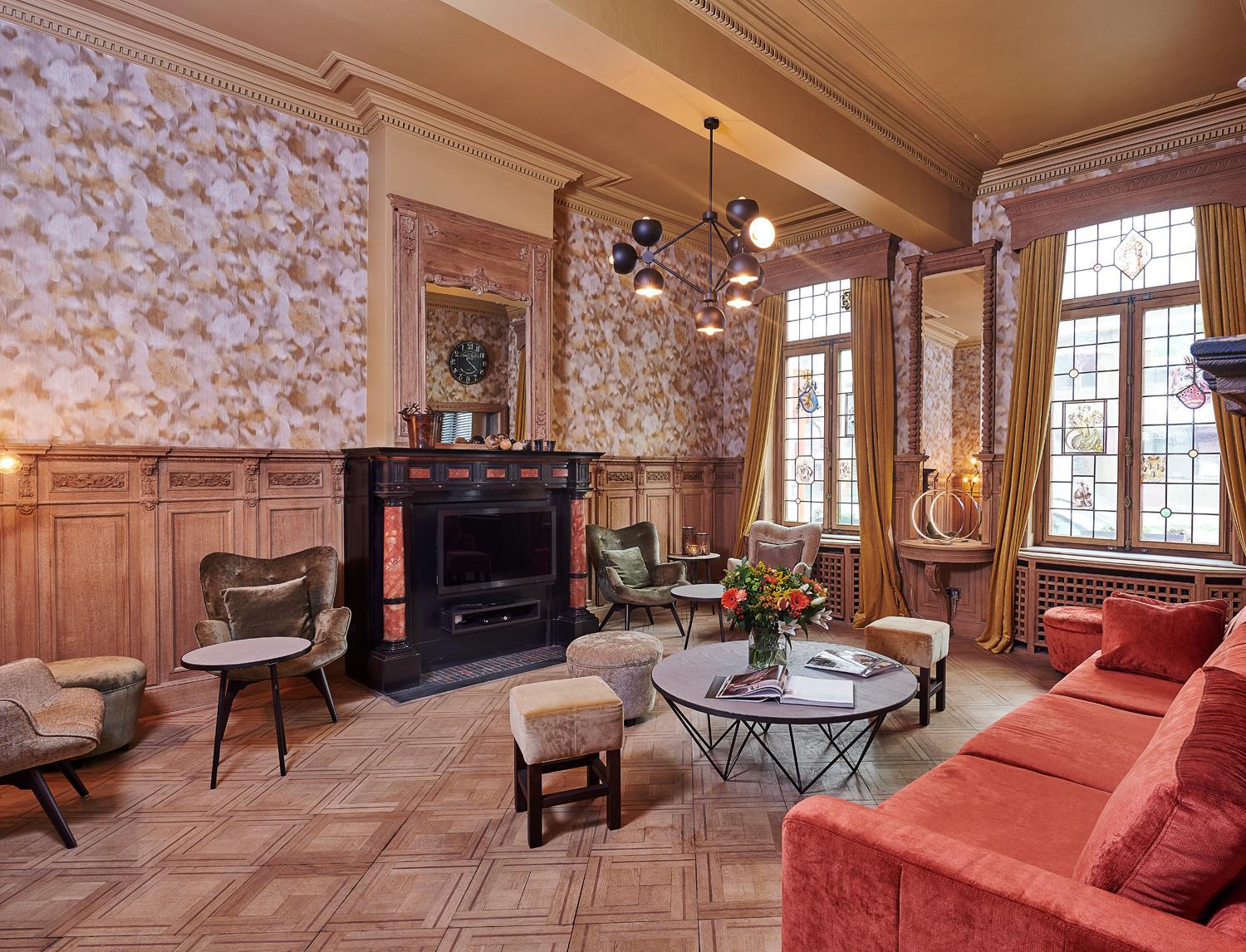 Communal lounge/ TV room