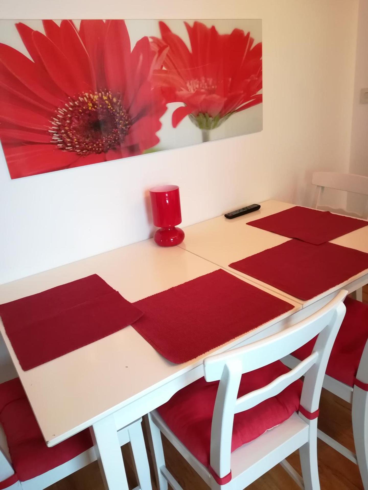 Apartment with Mountain View