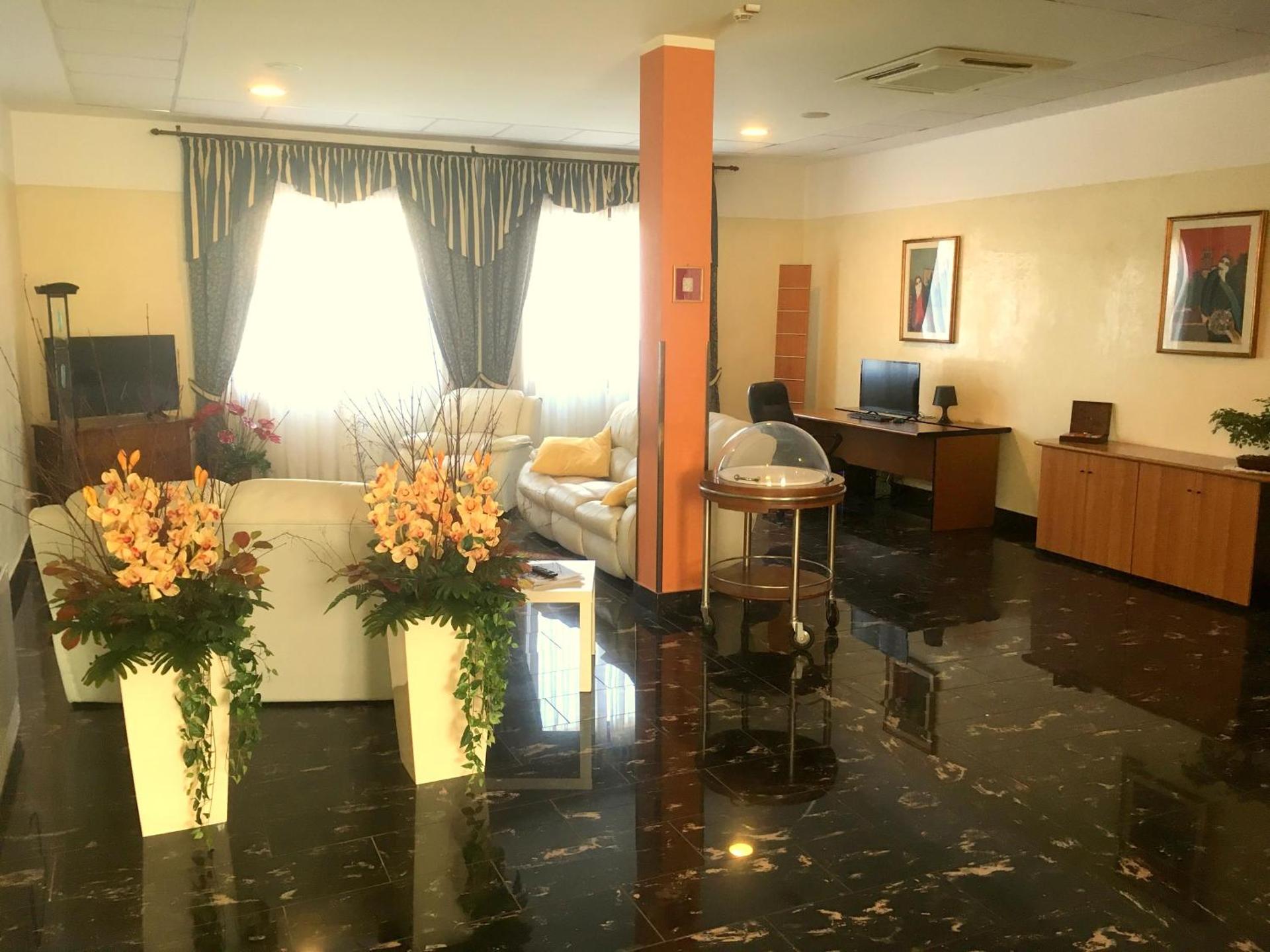 Communal lounge/ TV room