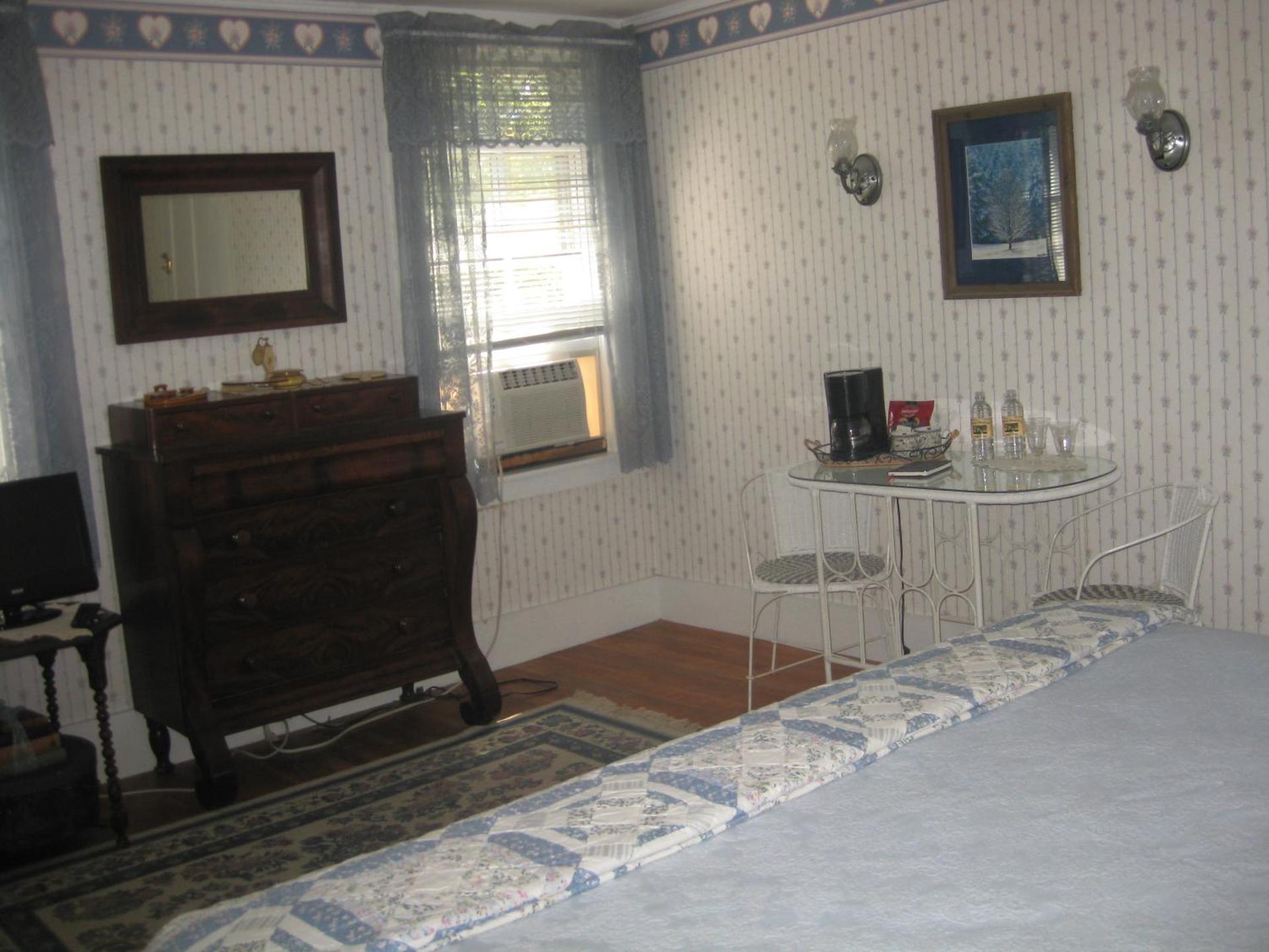 The Bridges Inn at Whitcomb House B&B