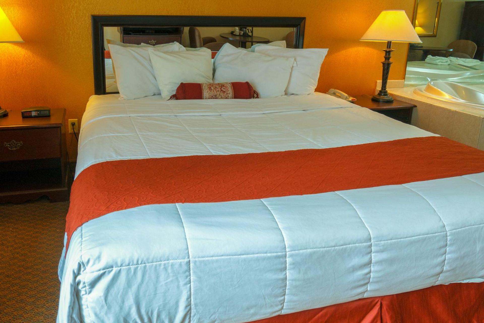 King Suite with Spa Bath - Non-Smoking