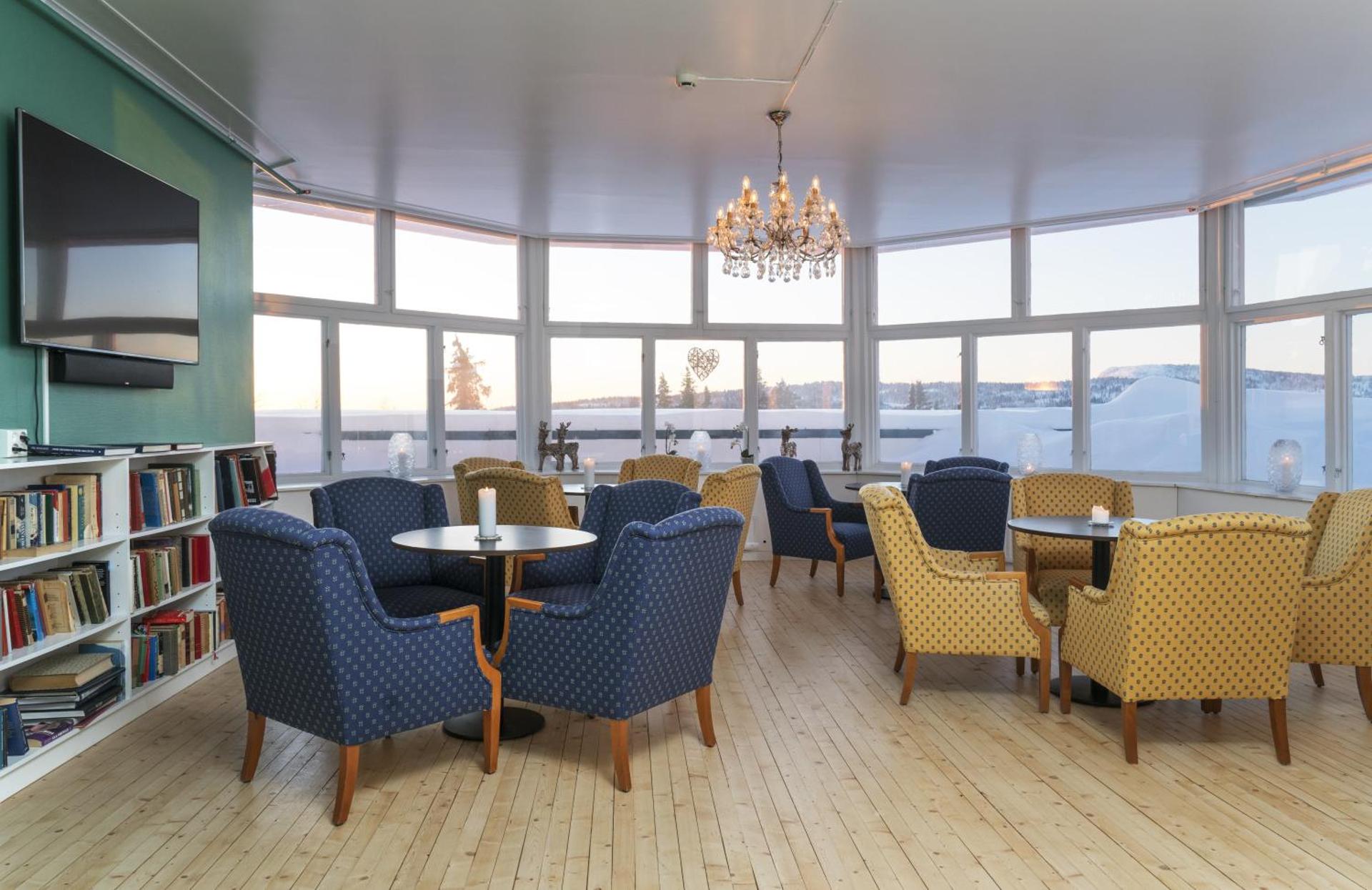 Communal lounge/ TV room