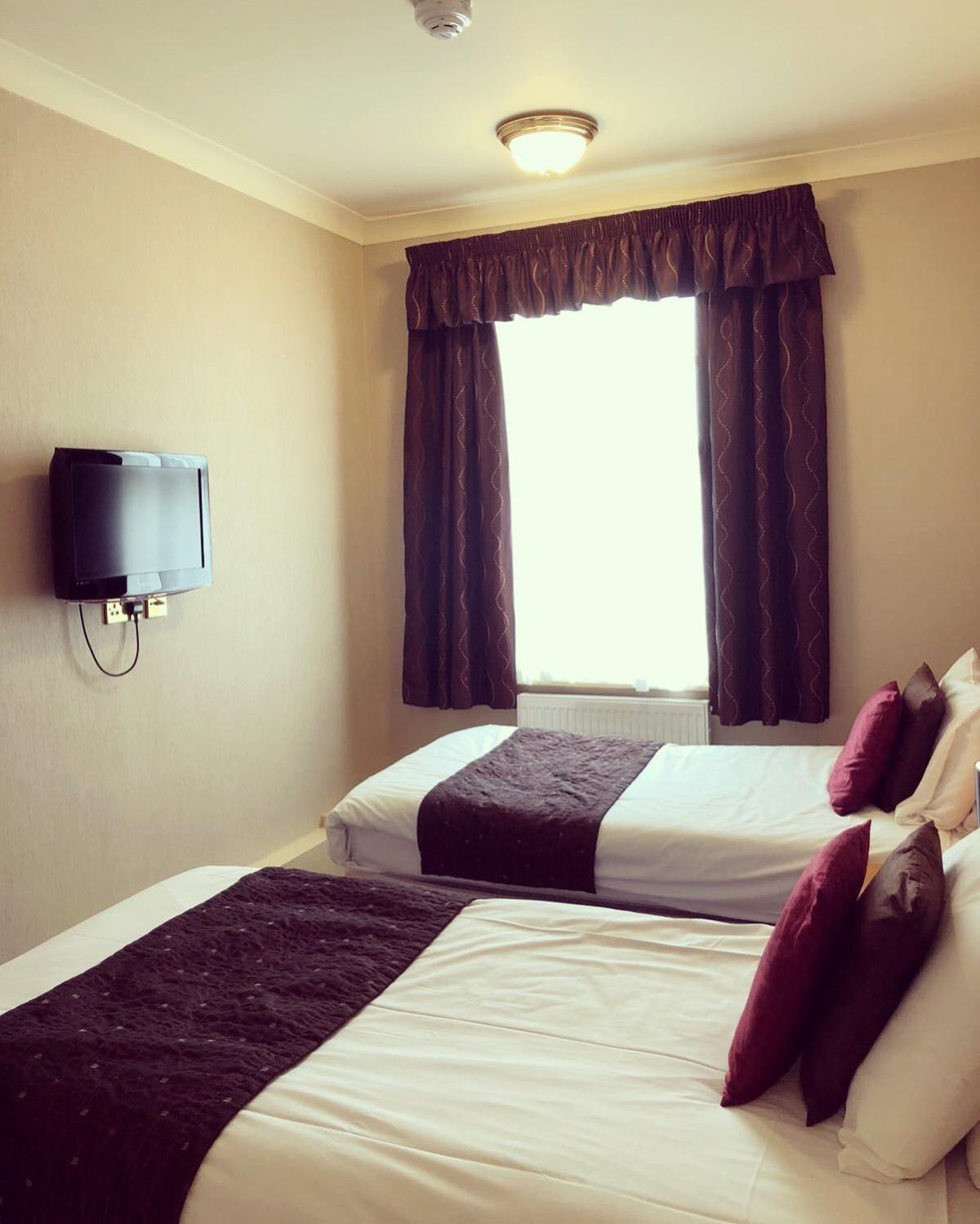 Family Room (2 Adults + 2 Children)