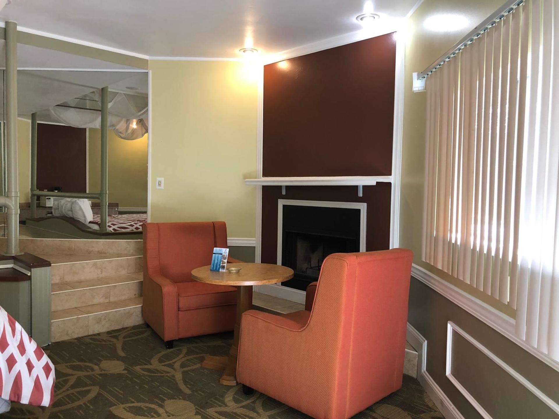 King Honeymoon Suite - Non-Smoking