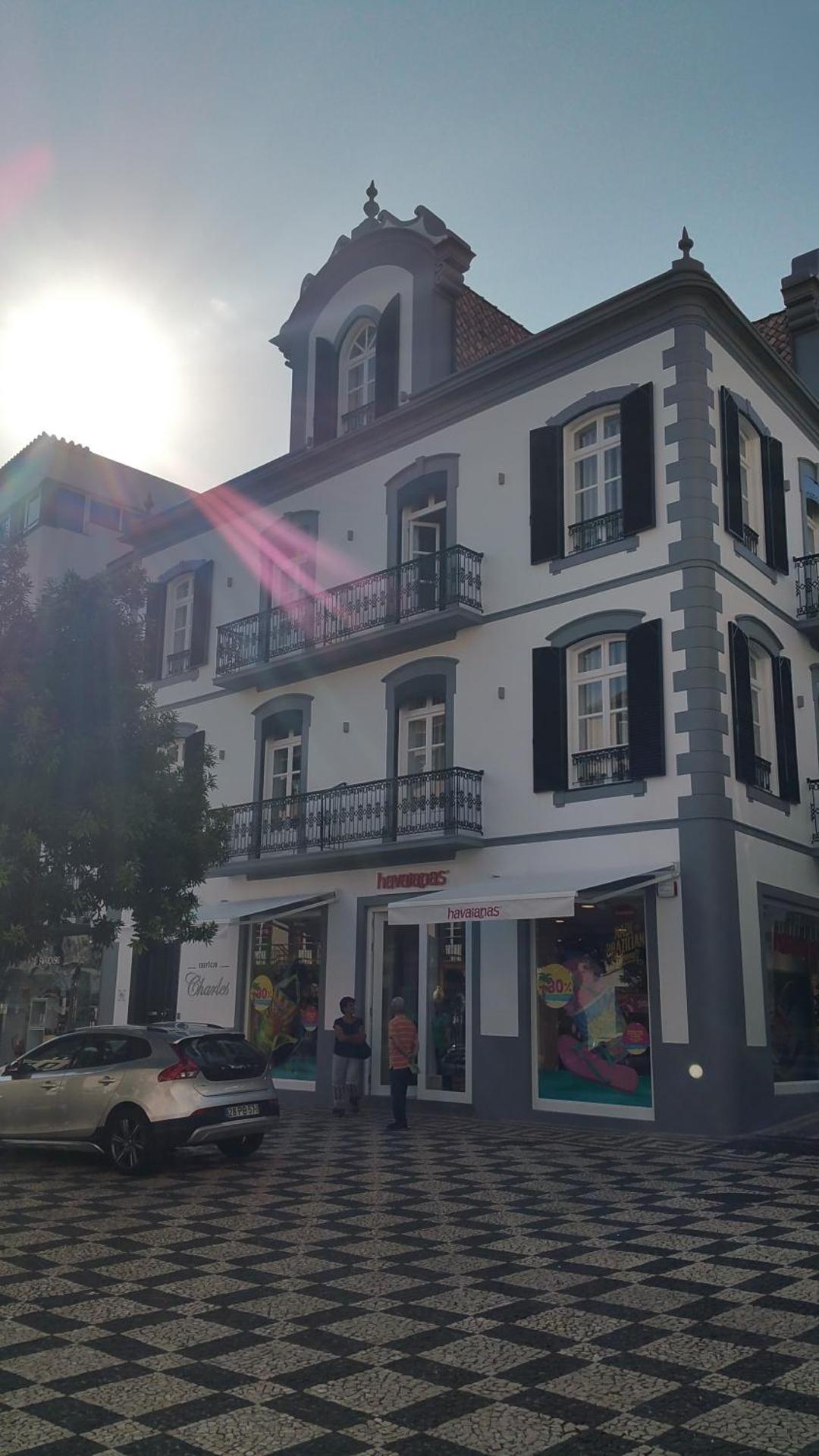 Edificio Charles 201