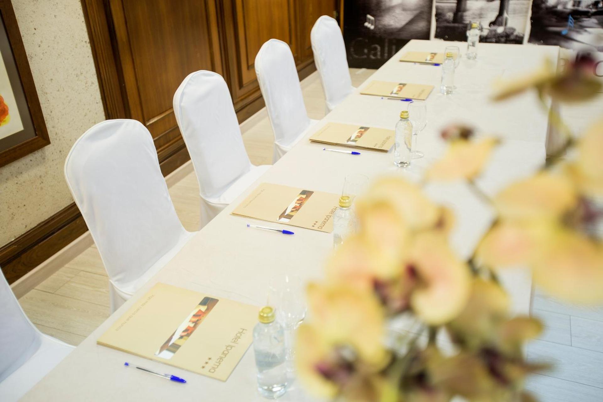 Meeting/conference room