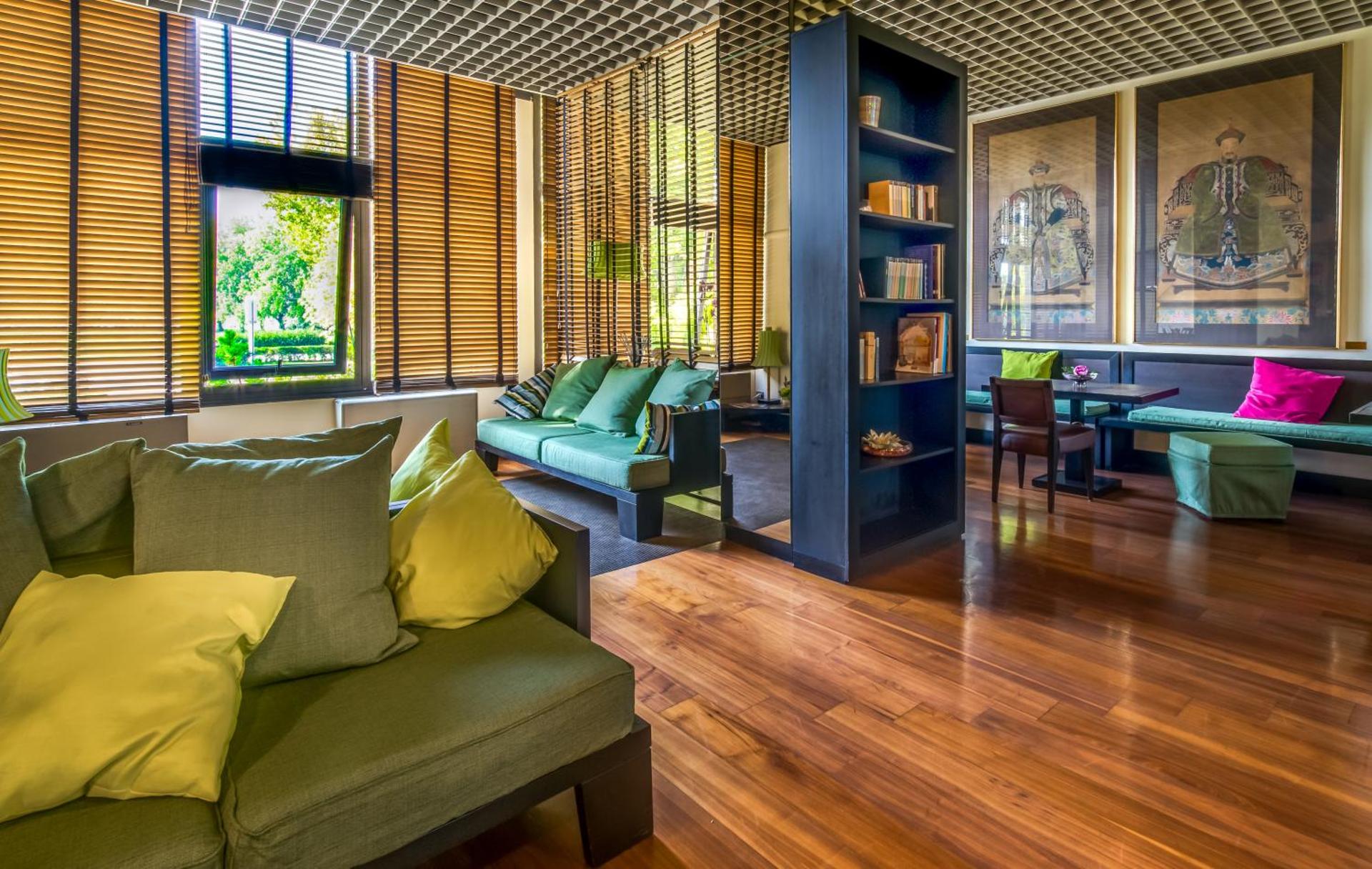 Communal lounge/ TV room