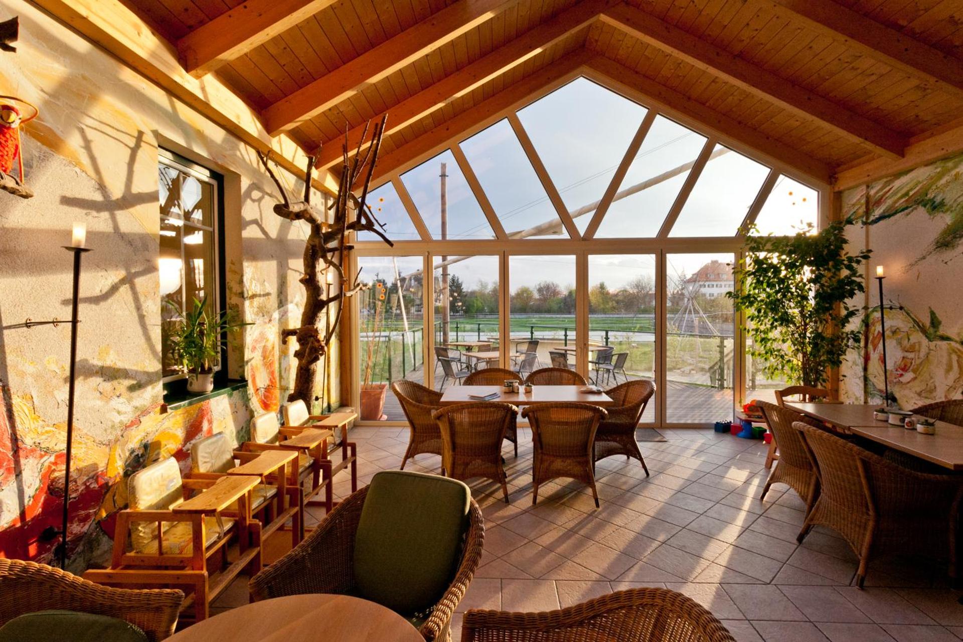 Communal lounge/ TV room