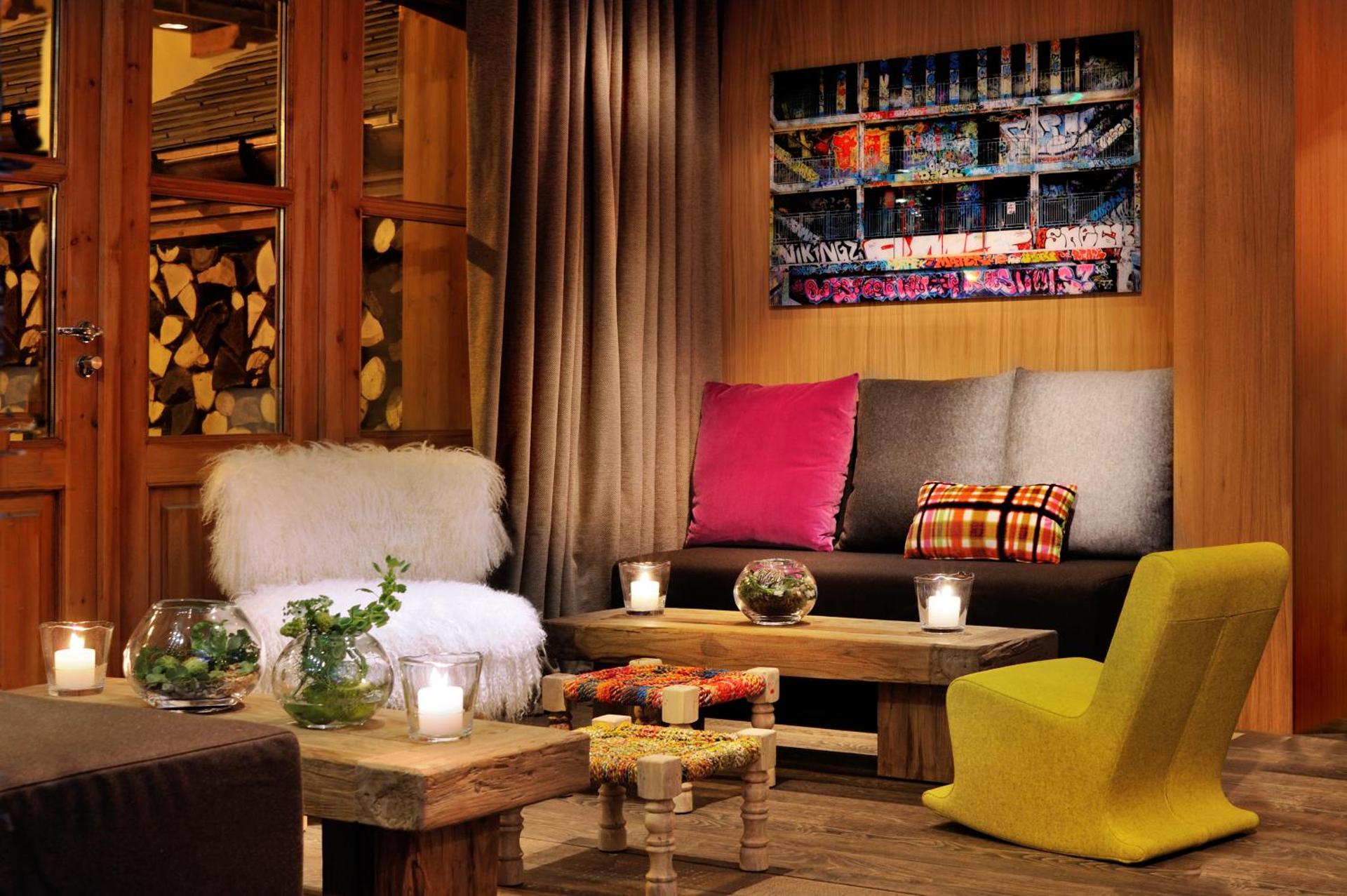 Communal lounge/ TV room