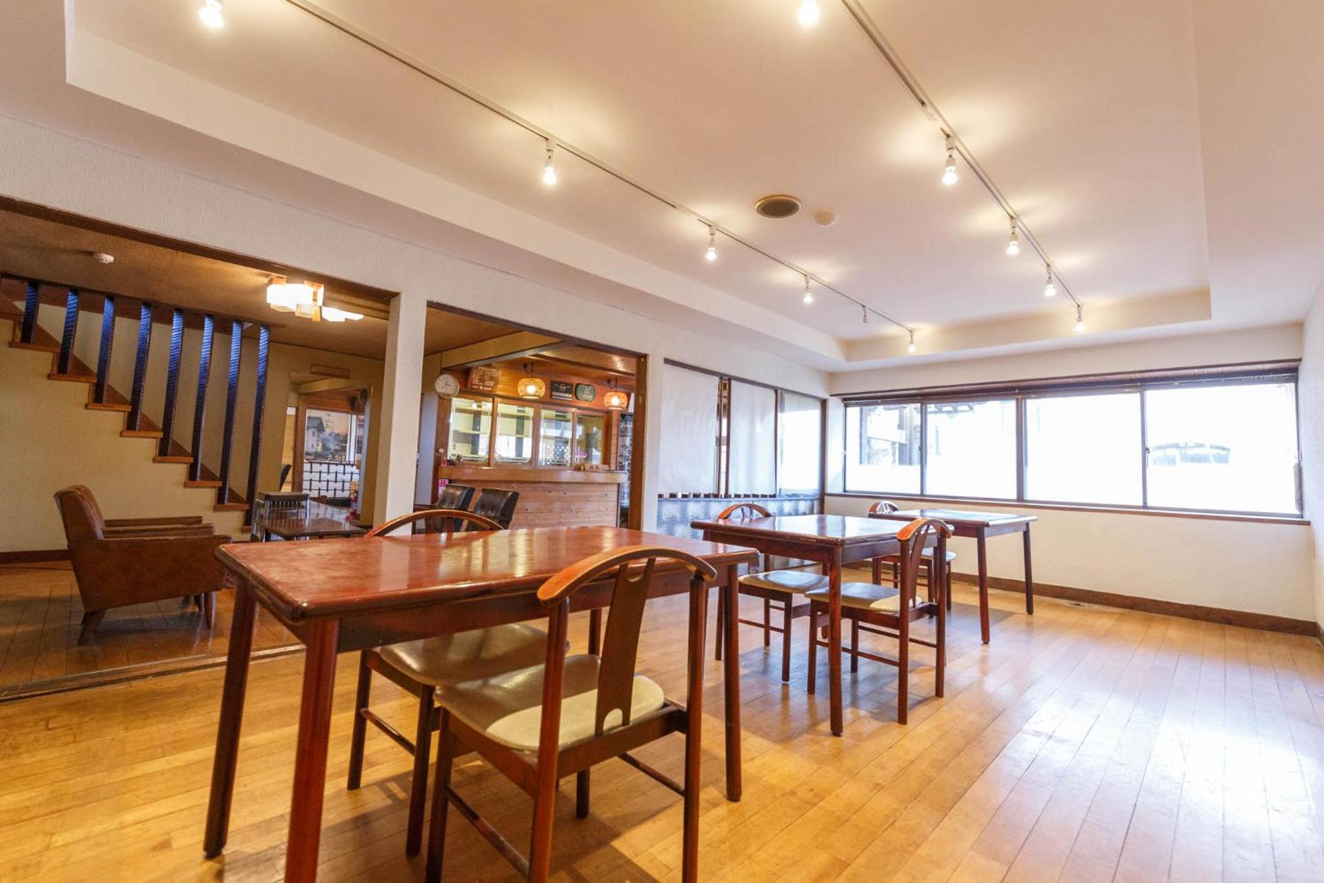 Communal lounge/ TV room