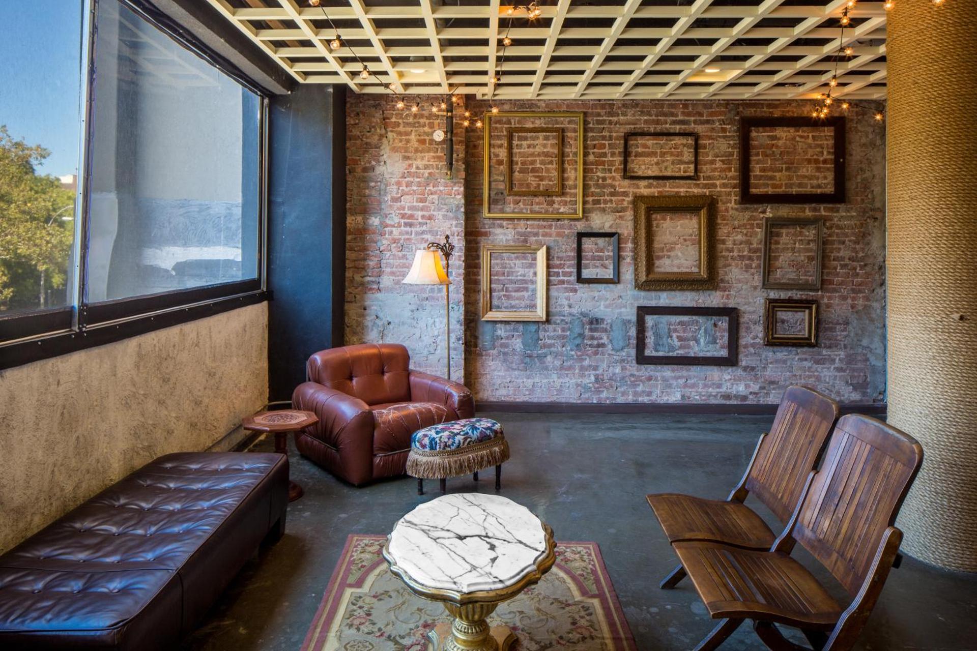 Communal lounge/ TV room