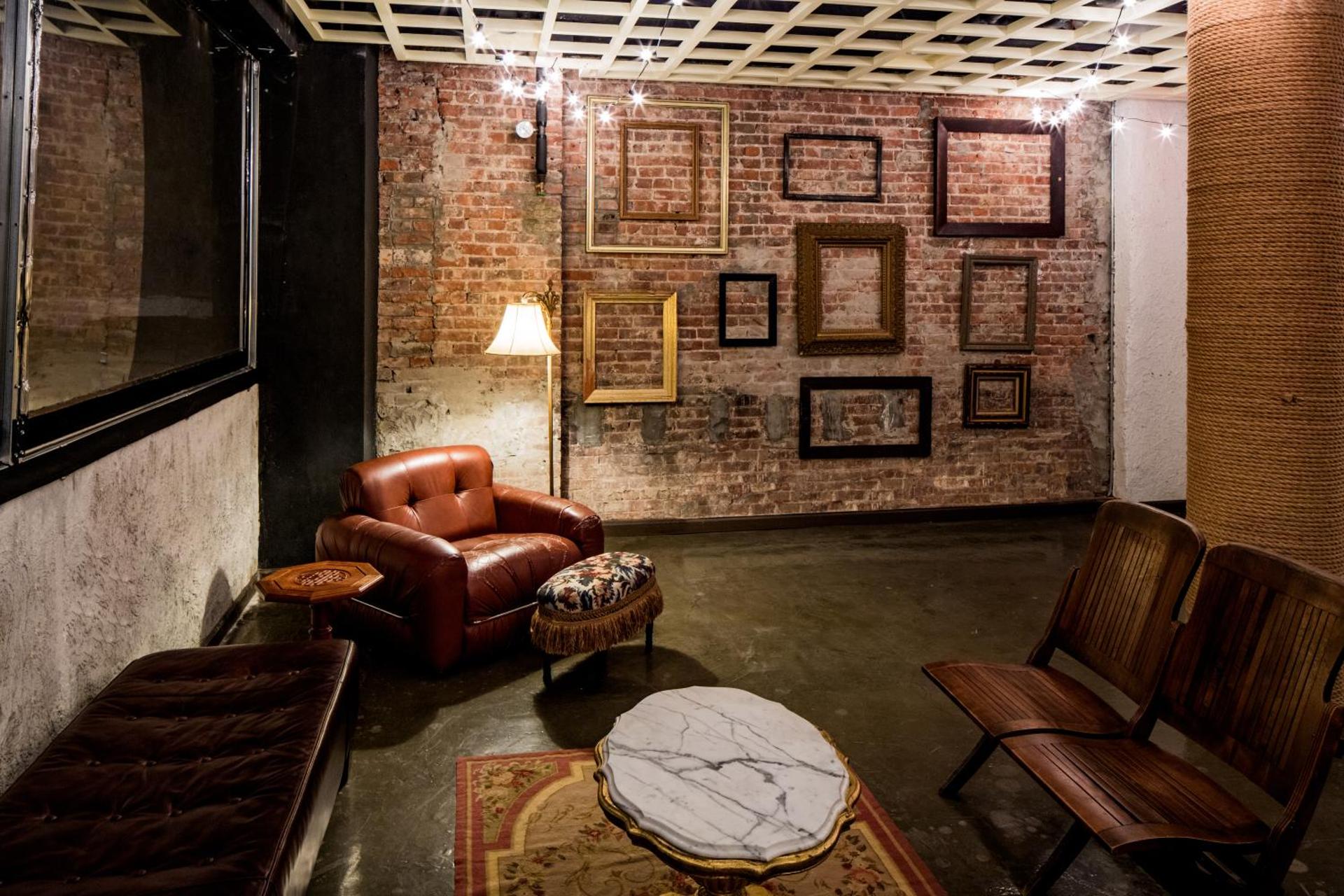 Communal lounge/ TV room