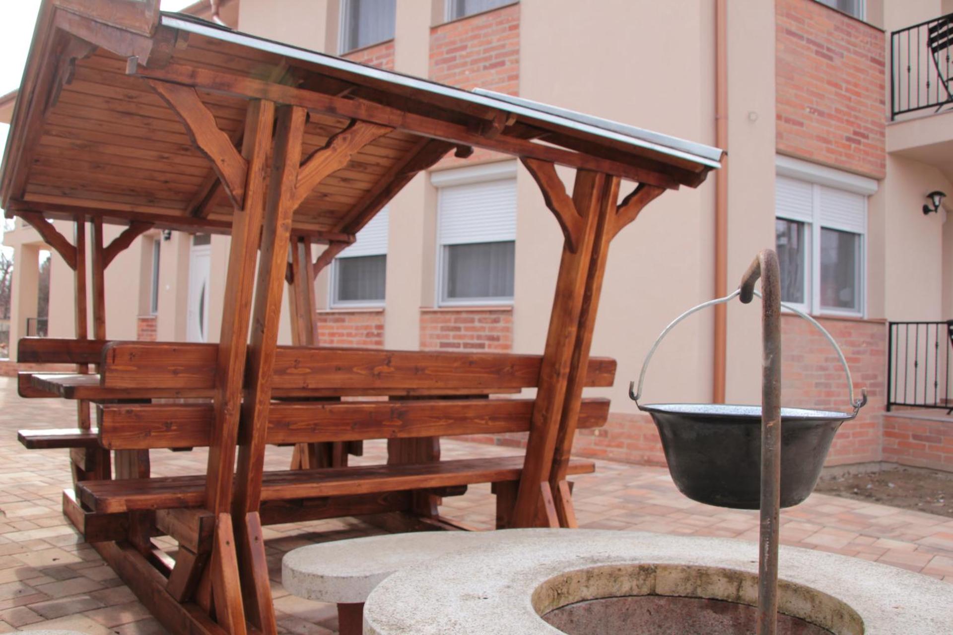 Imola és Andrea Apartmanház 2