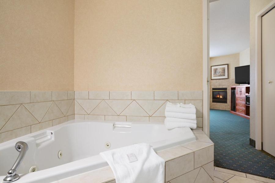 Two-Bedroom Suite - Non-Smoking