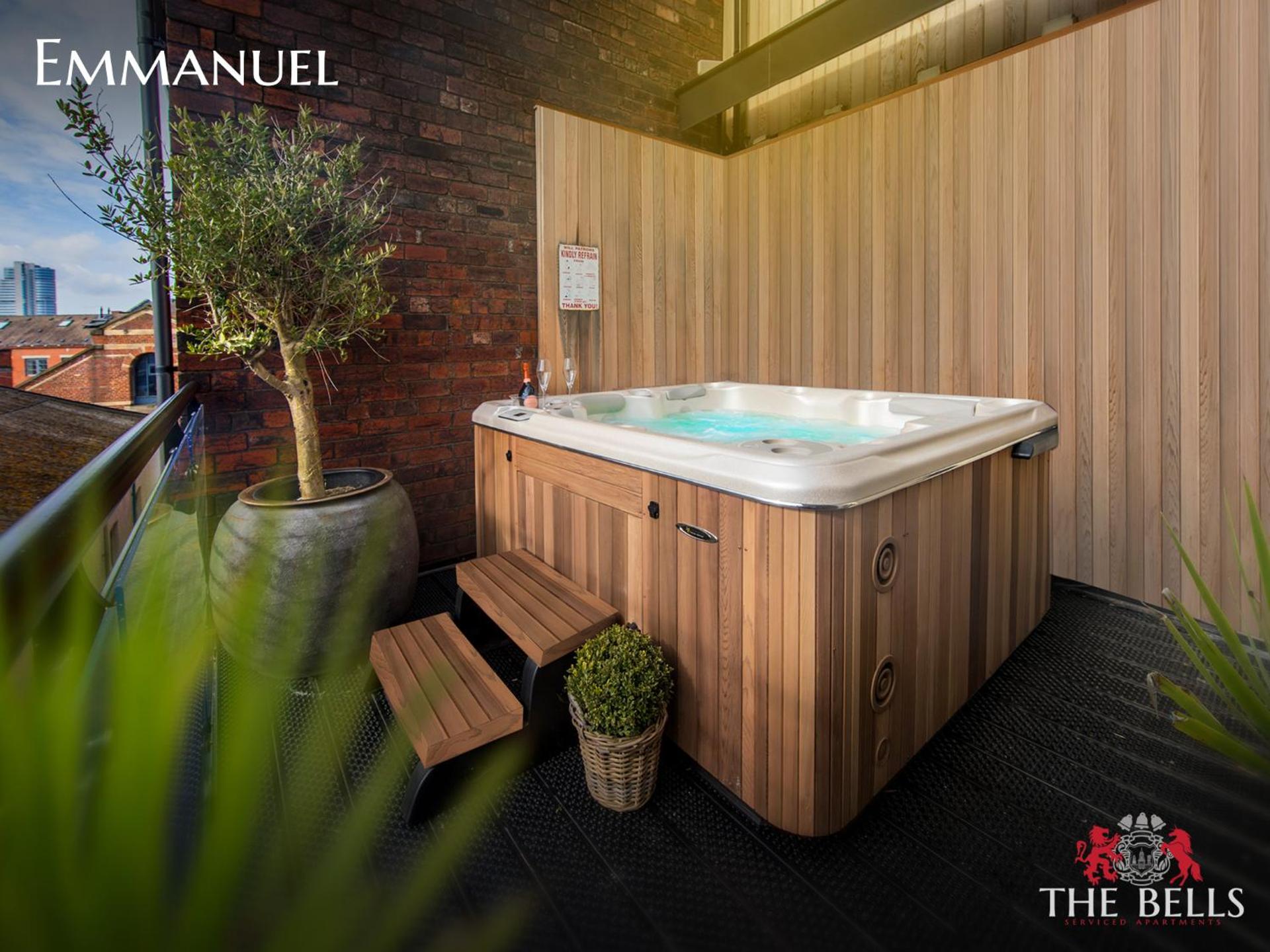 Emmanuel - Two Bedroom Suite with Balcony and Hot Tub