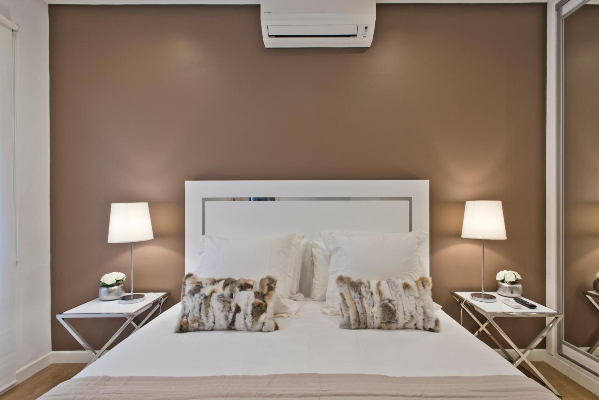 Central Apartment 127 by Saboia Collection