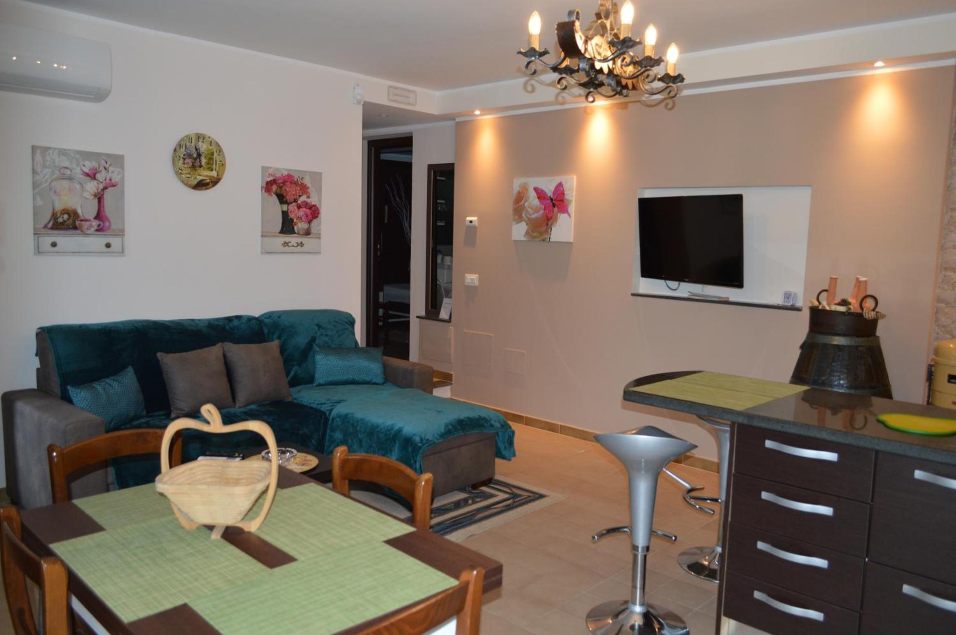 Communal lounge/ TV room