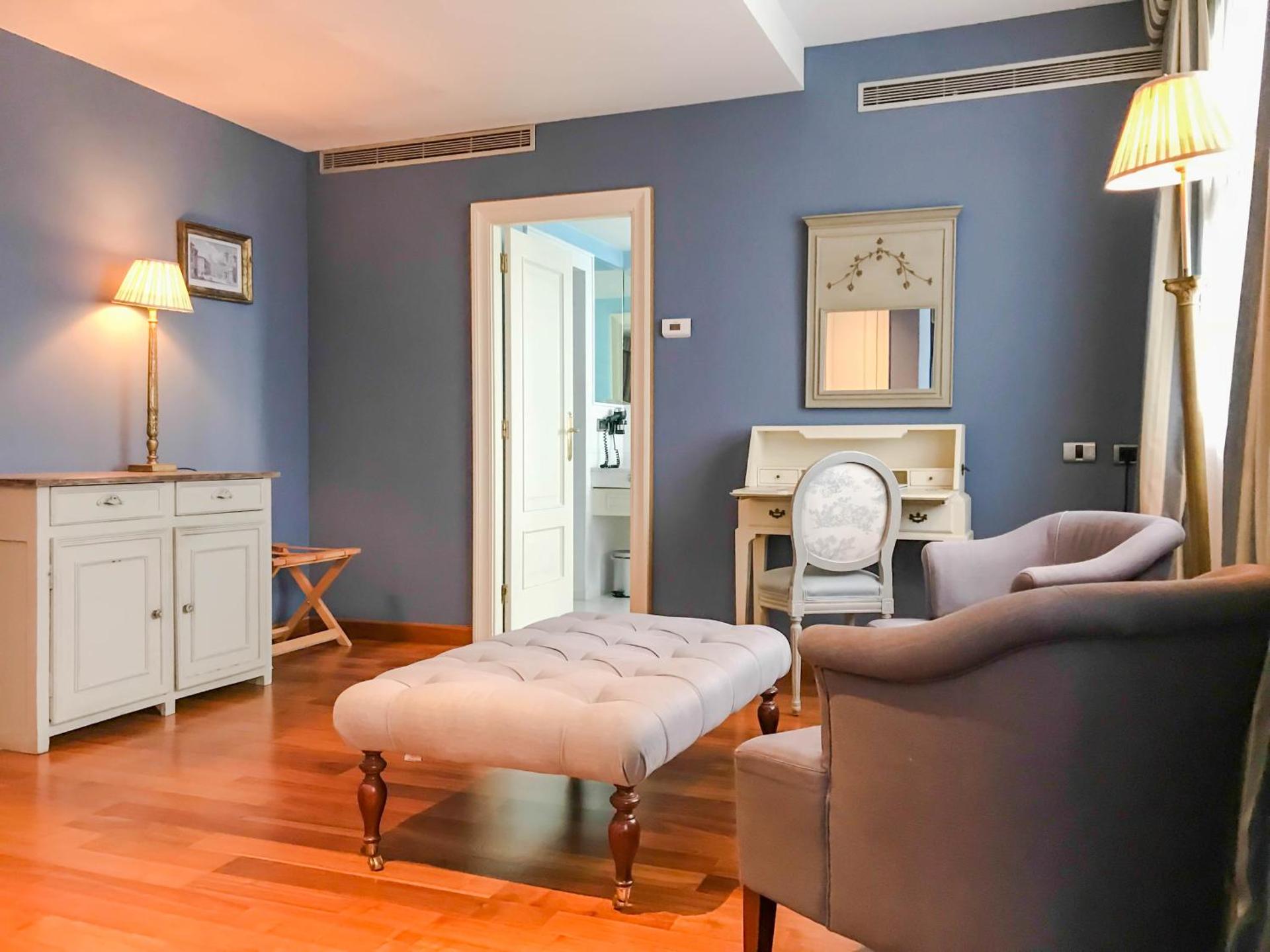 Photo of the whole room