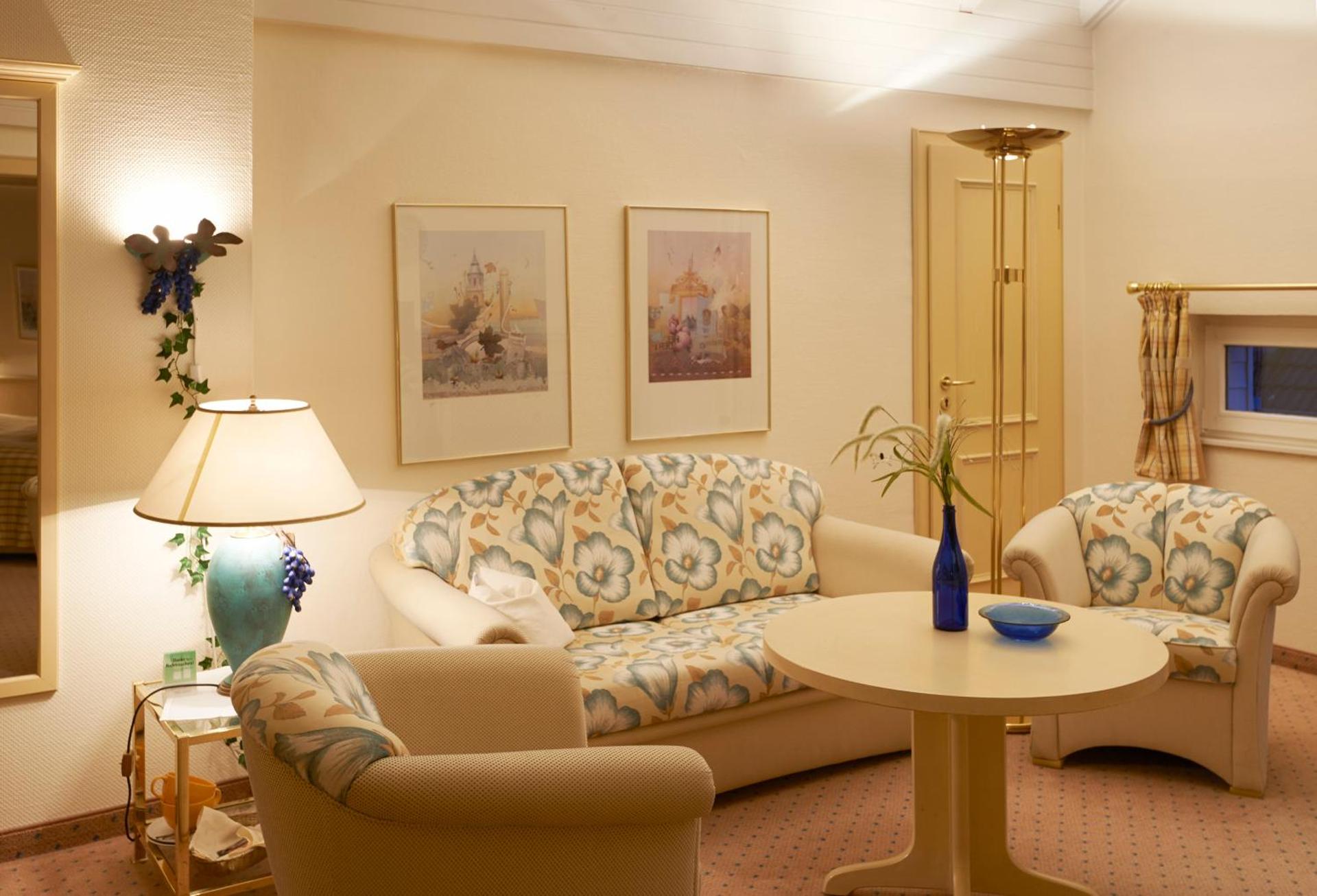 Communal lounge/ TV room