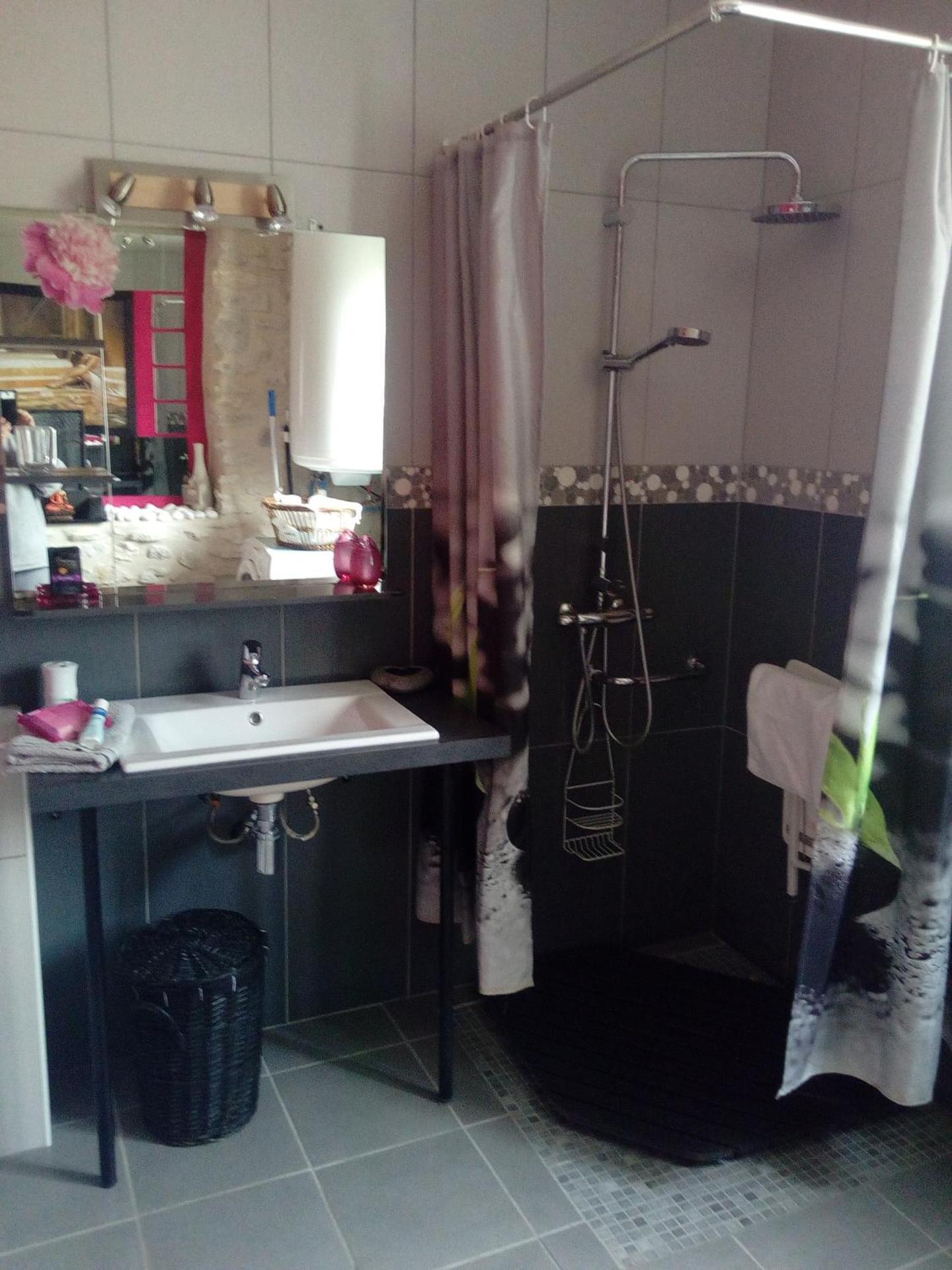 Gîtelabaronnaise avec piscine chauffée prés parc Asterix